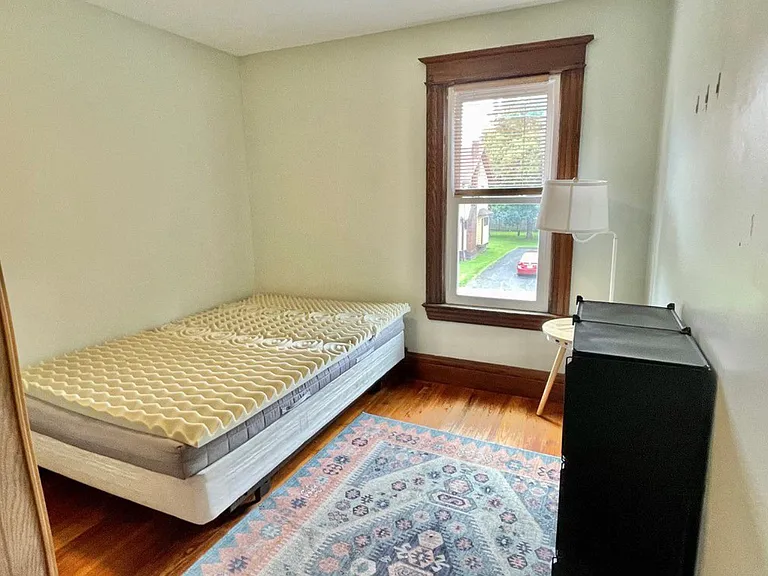 244 Barton St — Photo 14