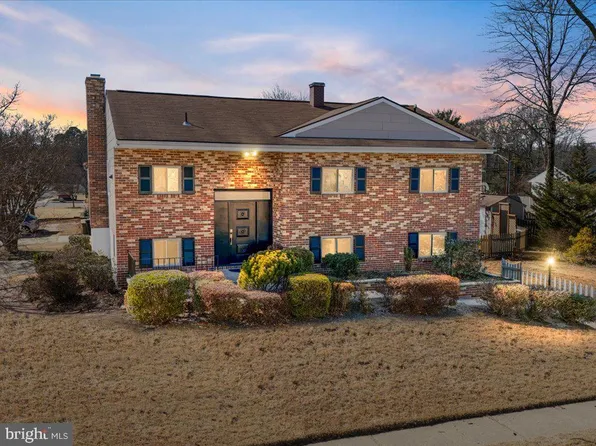 7950 Roxbury Dr, Glen Burnie, MD 21061