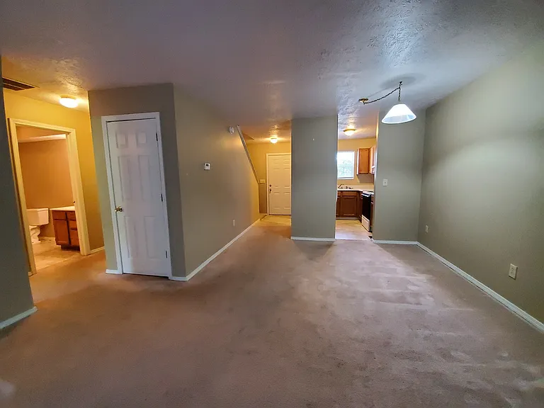149 E Willow Ct — Photo 16