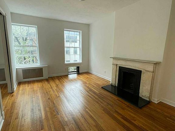 2nd image of 9 Charles St #2