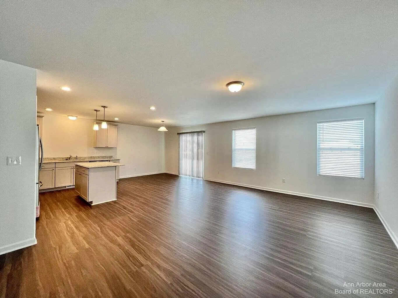 3 bed, 2.0 bath, 1440 sqft, $2,300 — Photo 4