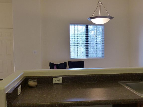 5th image of 3235 N Stone Ave Unit 2