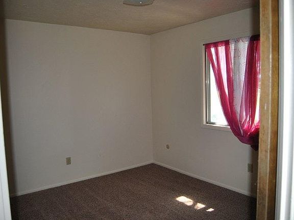 2nd image of 822 Whittier Cir