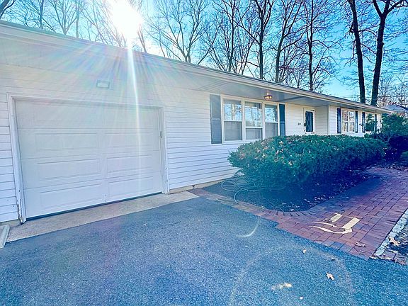 4th image of 15 Birdsall Dr
