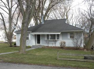 30 W Oak St, Lake In The Hills, IL 60156