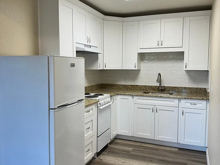 1 Manor Ct #B — Photo 10
