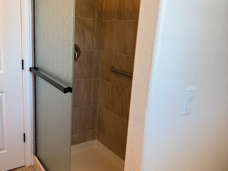 2111 S Church Ave — Photo 26