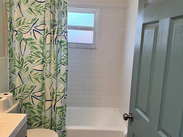 202 E St #B — Photo 28
