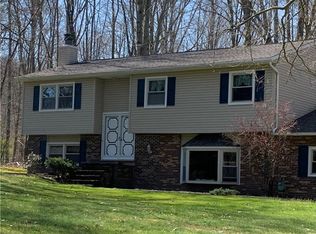 7989 S Riverside Dr, Chagrin Falls, OH 44023