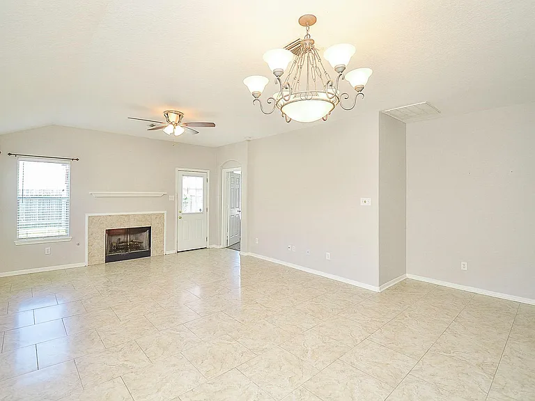 14618 Rochelle Ct — Photo 7
