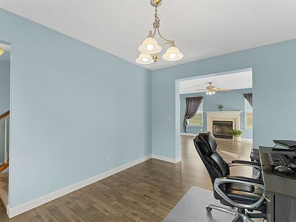 5th image of 31 Glen Meadows Dr