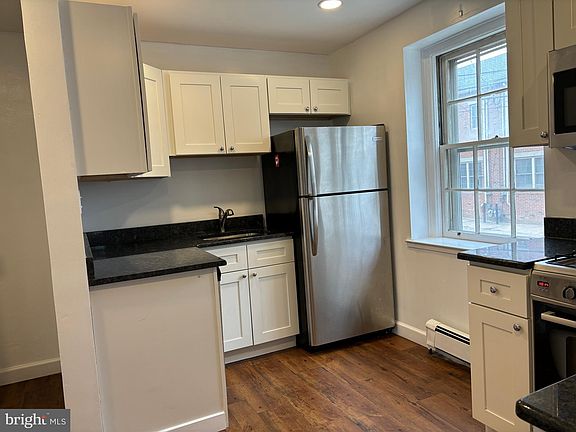 2nd image of 676 Perth Pl APT B