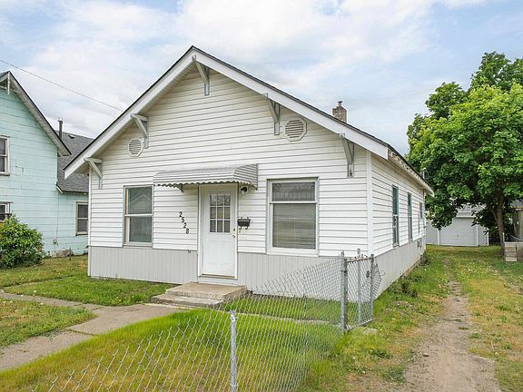 3rd image of 2528 E Rowan Ave