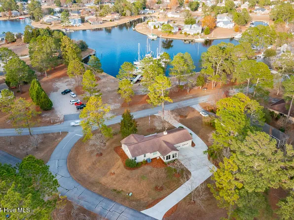 900 Caracara Drive, New Bern, NC 28560