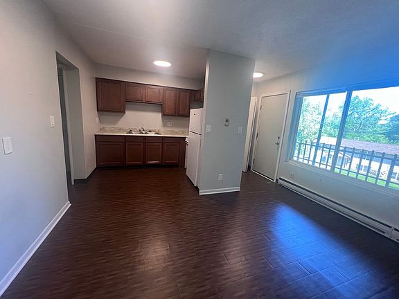 3rd image of 500 Cedar St NE APT 8