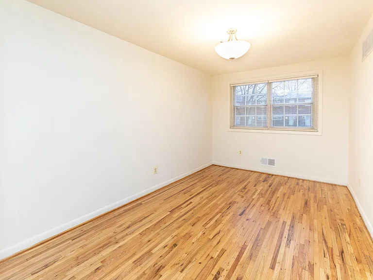 Foxridge Townhomes — Photo 10