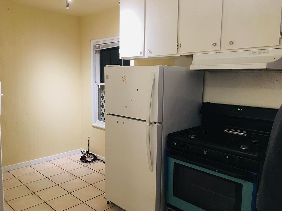 2nd image of 257 Willow Ave