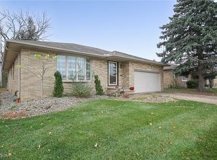 9695 Idlewood Dr, Brooklyn, OH
