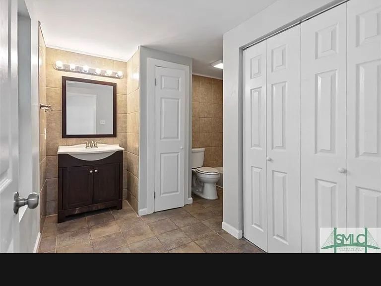 705 W 47th St — Photo 15