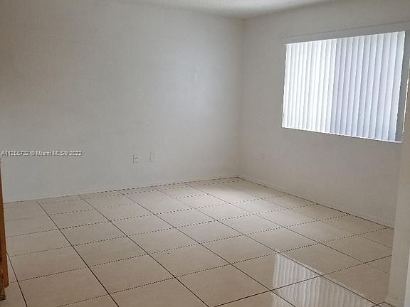 4th image of 6225 Kendale Lakes Cir #253
