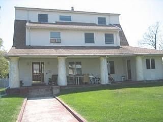 2nd image of 3900 Maple Ave