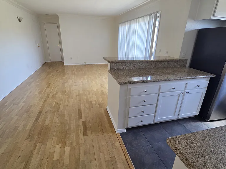 423 S Holt Ave #203 — Photo 9