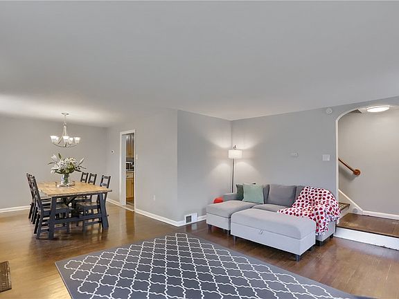 5th image of 1823 Polk St
