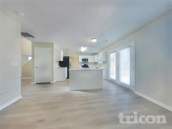 3rd image of 34 Glenabbey Dr NW