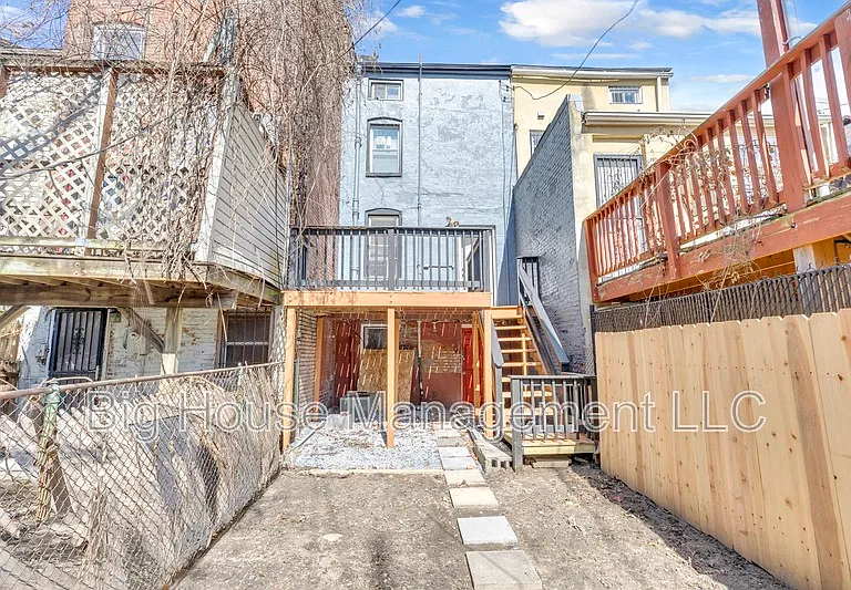 1105 W Lombard St — Photo 20