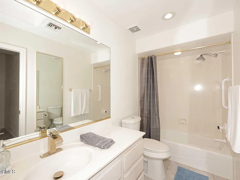 18510 E Leather Ln — Photo 24