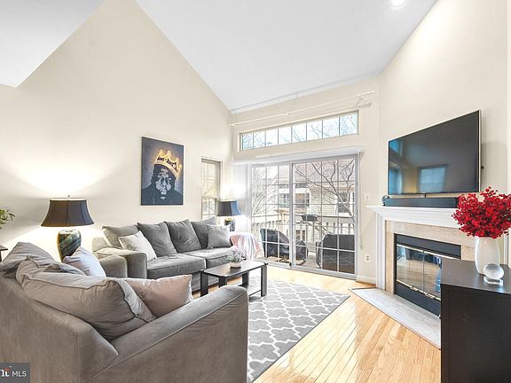 3rd image of 5919 Barbados Pl APT 203