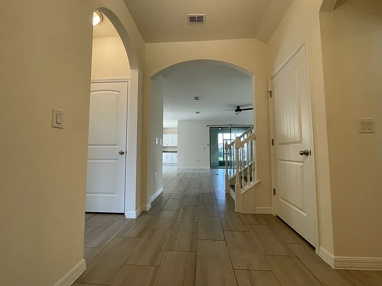 16349 Admirals Cove Ln — Photo 2