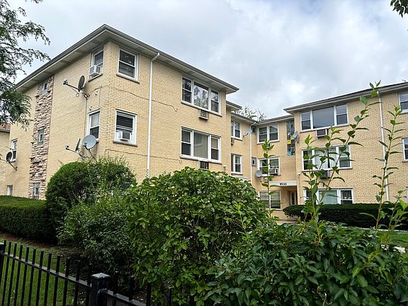 2nd image of 5700 W Montrose Ave APT 1C