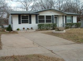 706 Huddleston Dr, Grand Prairie, TX 75050