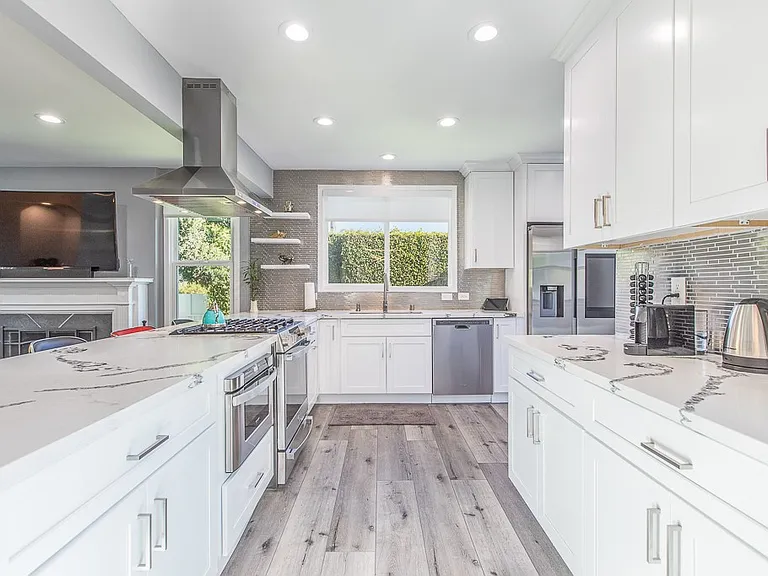 1207 Greenacre Ave — Photo 6