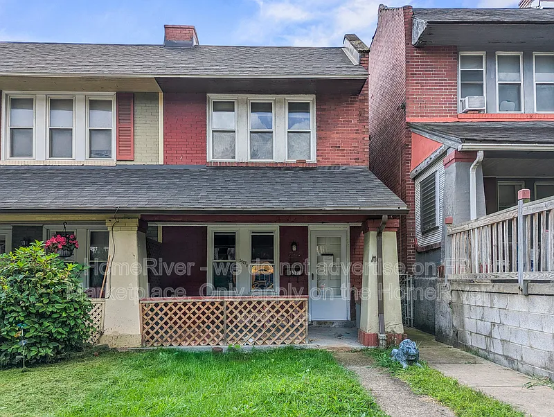 1517 1/2 Davis Ave