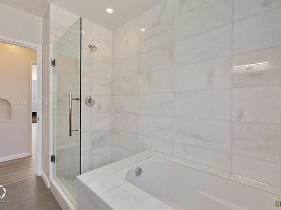 2nd image of 2605 Lomita Verde Dr