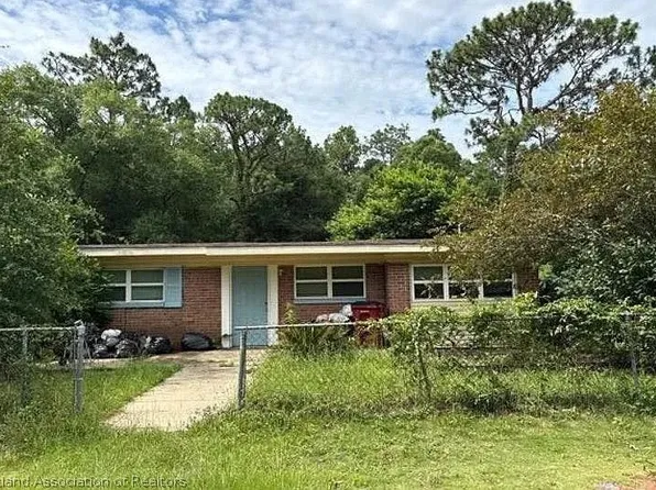 6445 Julia Dr, Milton, FL 32570