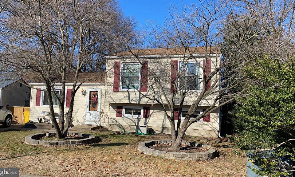 1st image of 405 Brooks Ct