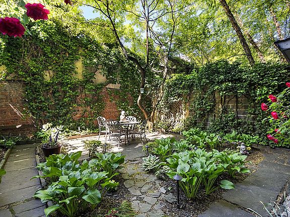 4th image of 252 W 21st St Unit Garden