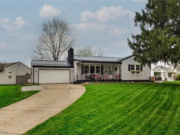 2700 Christine Ln, Youngstown, OH 44511