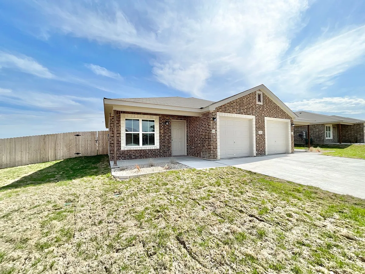 Building Photo - 1801 Castroville Trl