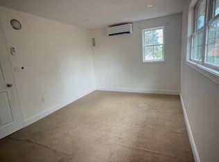 25 Fellows Rd, Halfmoon, NY 12065