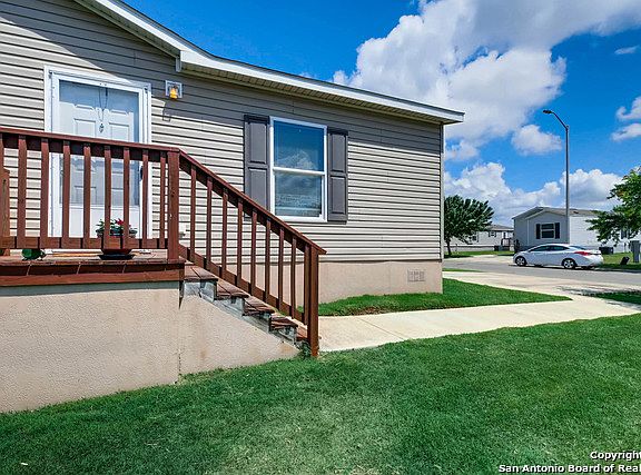 4th image of 142 Indian Grass Dr