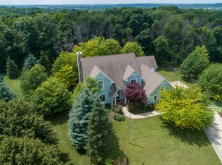 N39W29393 Burning Tree Ct, Pewaukee, WI 53072