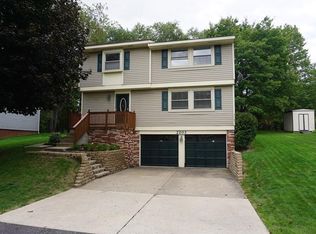 2203 Open Meadow Cir, Bridgeville, PA 15017