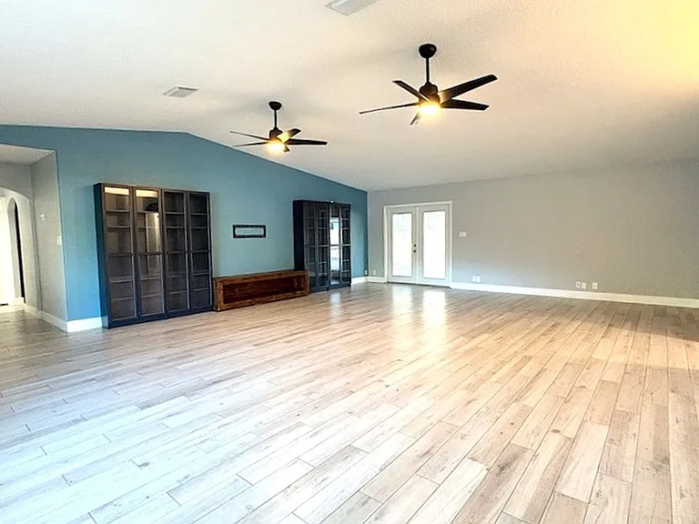 1029 Glenwood Rd — Photo 9