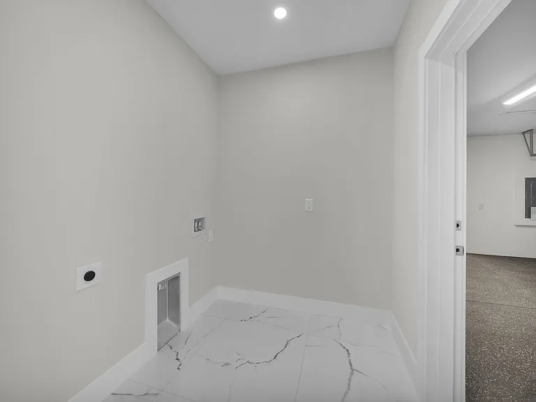 636 Ladd St — Photo 8