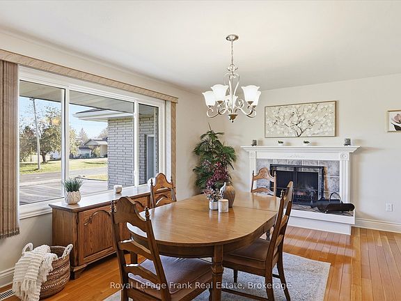 5th image of 362 Simons Ave