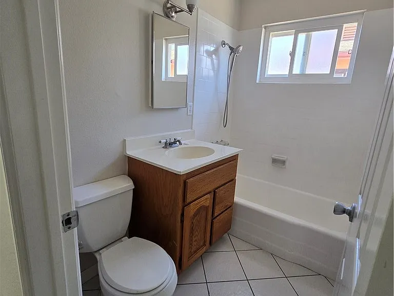 394 N Clinton St — Photo 23